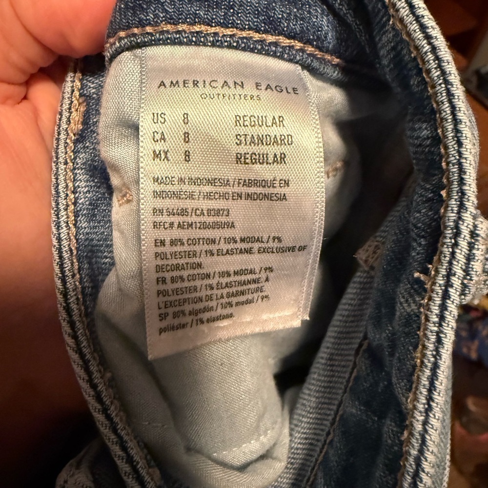 Women's American Eagle Mom Straight Jeans Size 8 - Picture 8 of 8
